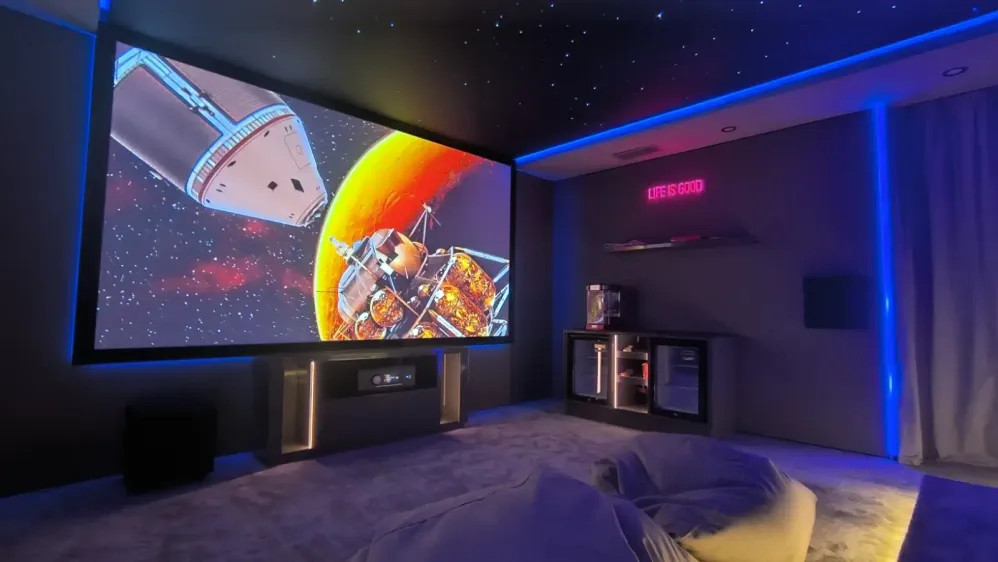 Villa Puerto Banús — sala de cine llave en mano