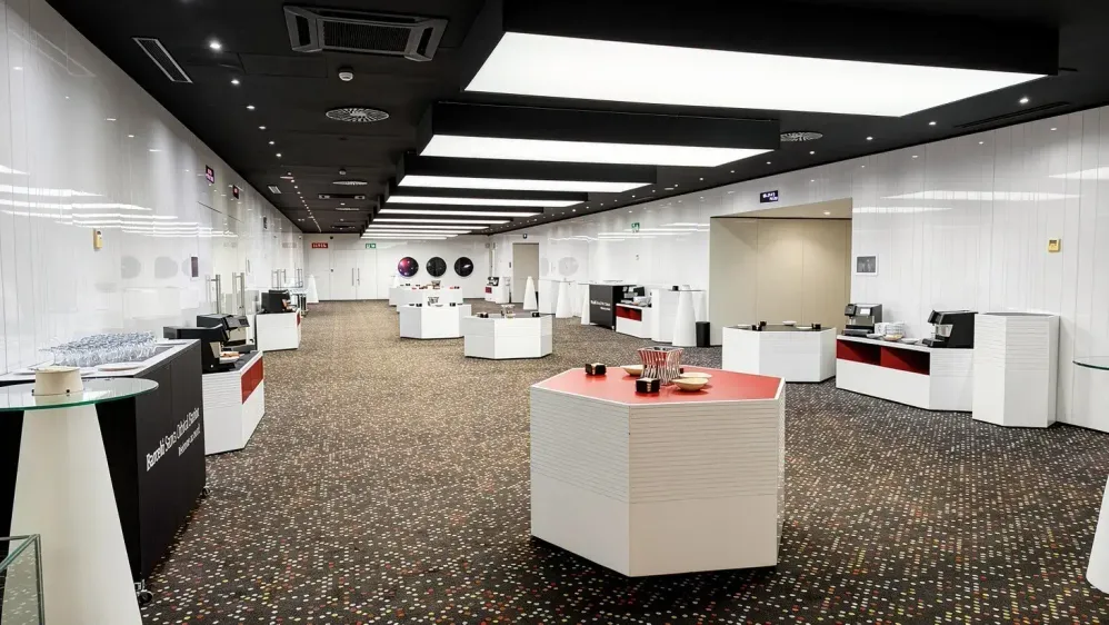 Hotel Barceló Sants — techos tensados traslúcidos con LED